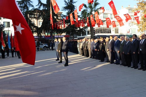 Büyük Önder Gazi Mustafa Kemal Atatürk, Vefatının 84. Yılında İlçemizde Düzenlenen Törenle Anıldı
